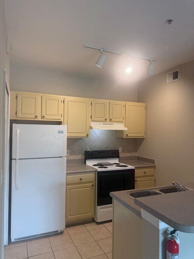 Building Photo - Condo in Resort Style Community of Legacy Dunes, Kissimmee