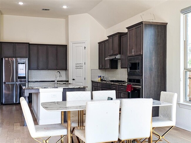Building Photo - 813 Sunny Ridge Dr