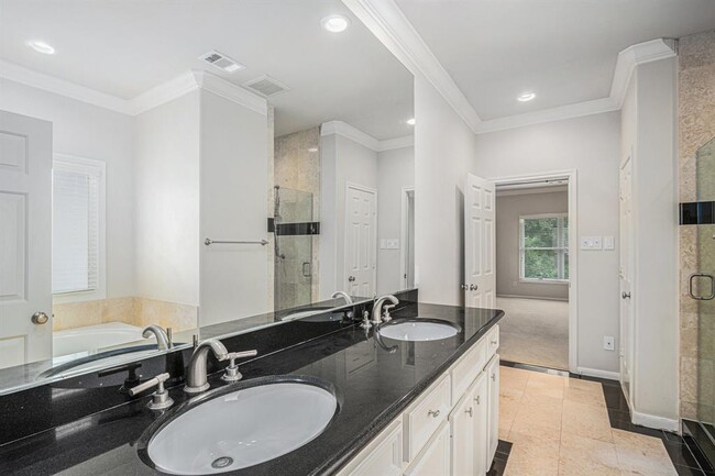 Building Photo - 4655 Spruce St