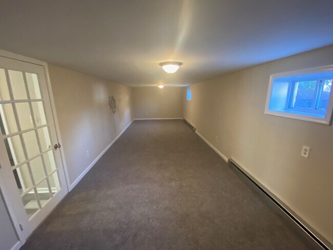 Building Photo - 30 E 7th St