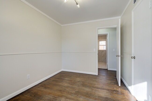 Building Photo - 2501 Ashley Dr