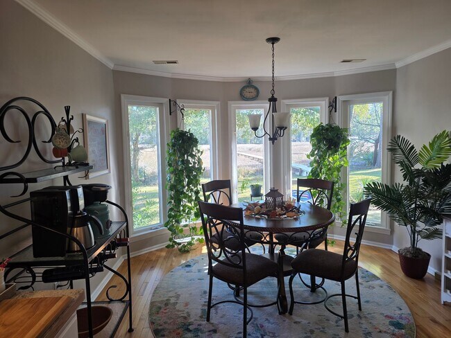 Building Photo - Beautiful 3 bedroom, 2 bath house with one car garage, located on Jonaquins Creek.