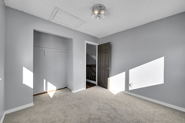 Building Photo - $1,950.00 - 3 Bedrooms, 2 Bathrooms, Single Family Home with Fenced Yard!