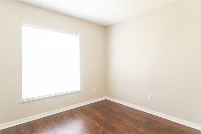 Building Photo - 4056 Forest Island Dr
