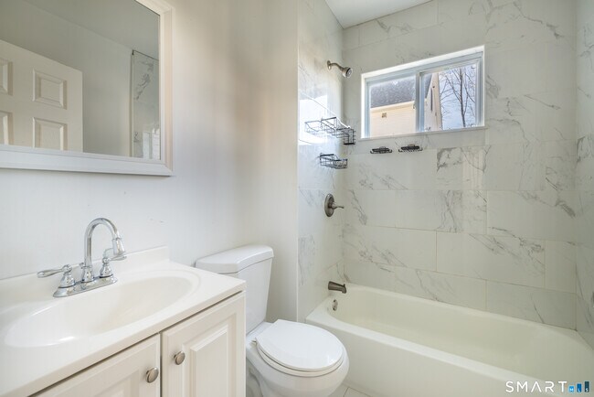 Building Photo - 340 Pleasantview Ave