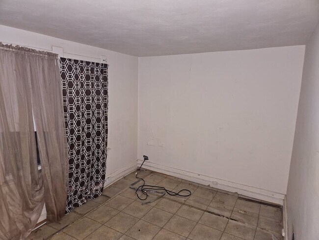 Building Photo - 2225 Academy Ave