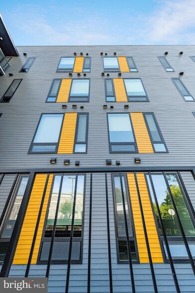 Building Photo - 6910 Ridge Ave