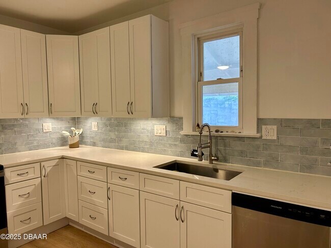 Building Photo - 602 Temko Terrace