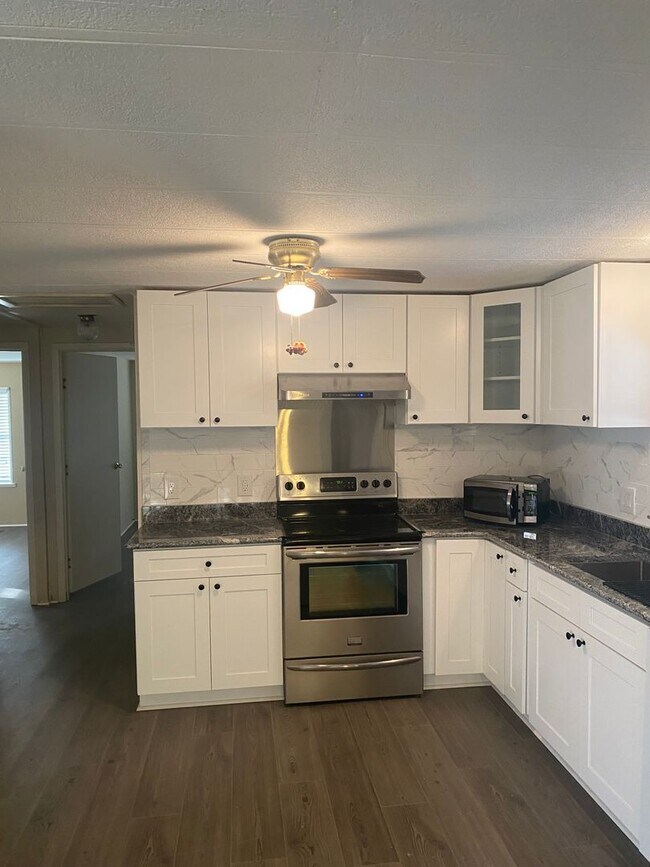 Building Photo - Waterfront 3 bedroom 2 bath