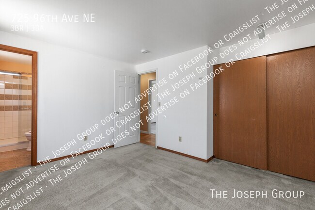 Building Photo - 725 96th Ave NE