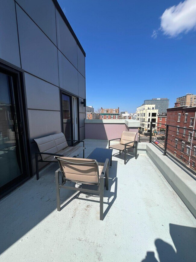 Building Photo - 926 N 15th St