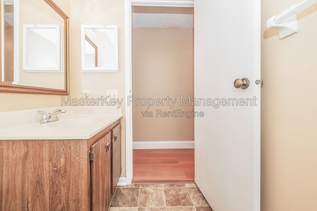 Building Photo - 104 Castle Bay Ct