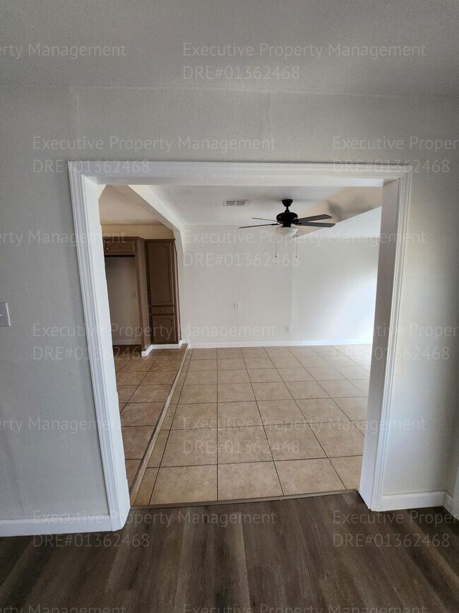 Building Photo - 3 bedroom 1 bathroom near Oswell St/ Virginia Ave