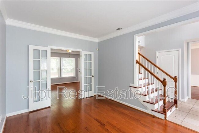 Building Photo - 483 Mountain Oaks Pkwy