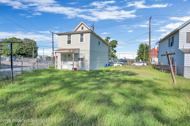 Building Photo - 987 Providence Rd