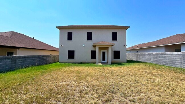 Building Photo - 6007 Vero Dr