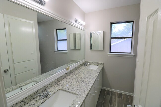 Building Photo - 2705 Wilmington Dr