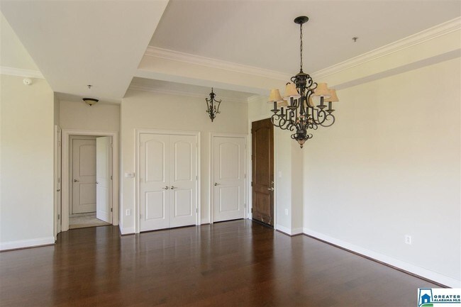 Building Photo - 2600 Highland Ave