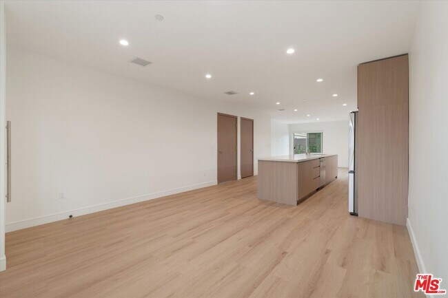Building Photo - 5530 Sunnyslope Ave