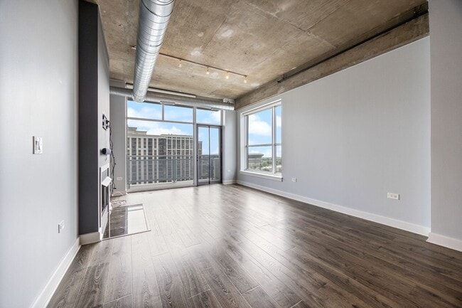 Building Photo - 1305 S Michigan Ave