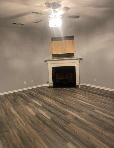 Building Photo - 2118 Burns View Ln