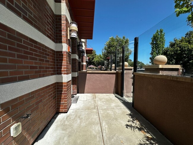 Building Photo - 6543 Tralee Village Dr