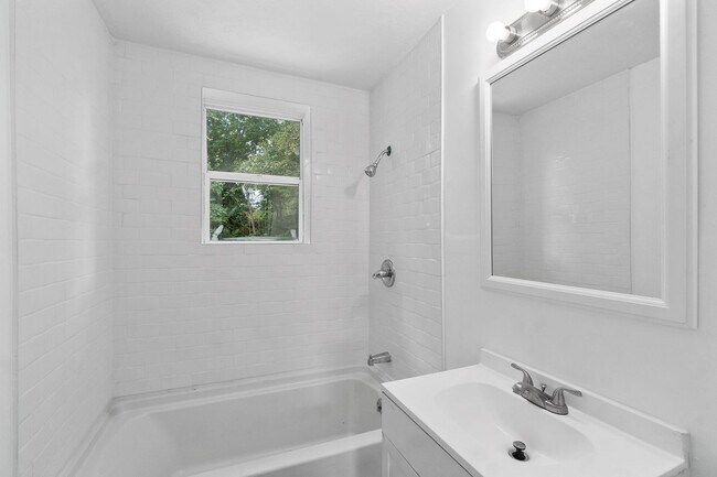 Building Photo - 706 Britton Springs Rd