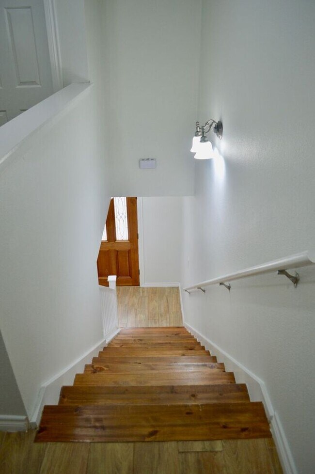 Building Photo - Property for rent