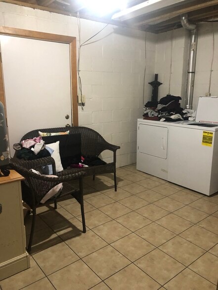 Building Photo - 305 Sheetz Way