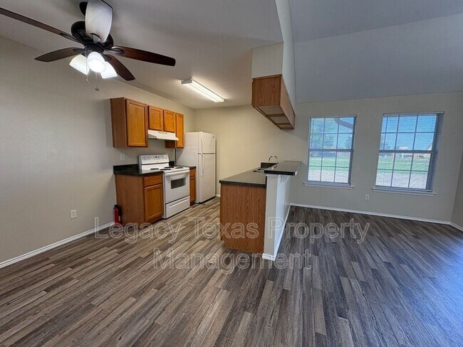 Building Photo - 641 Woodard Ave