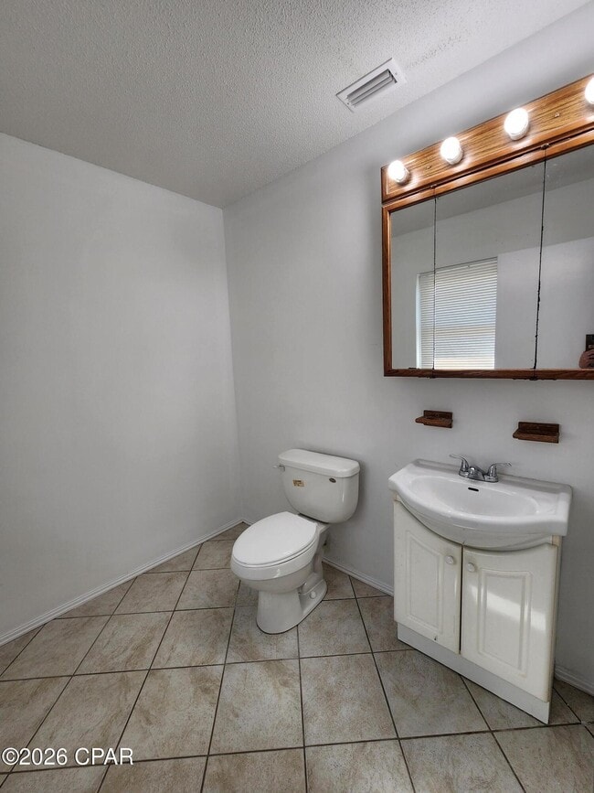 Building Photo - 1804 Arthur Ave