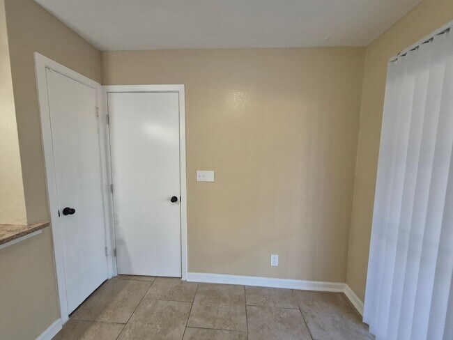 Building Photo - 7215 Glen Heights