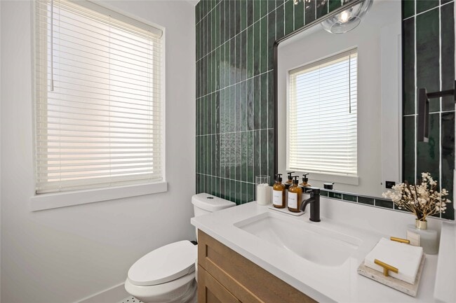 Building Photo - 3028 Lamar St