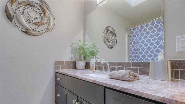 Building Photo - 3 Bedroom with 3 Car Garage - Eagle, Idaho