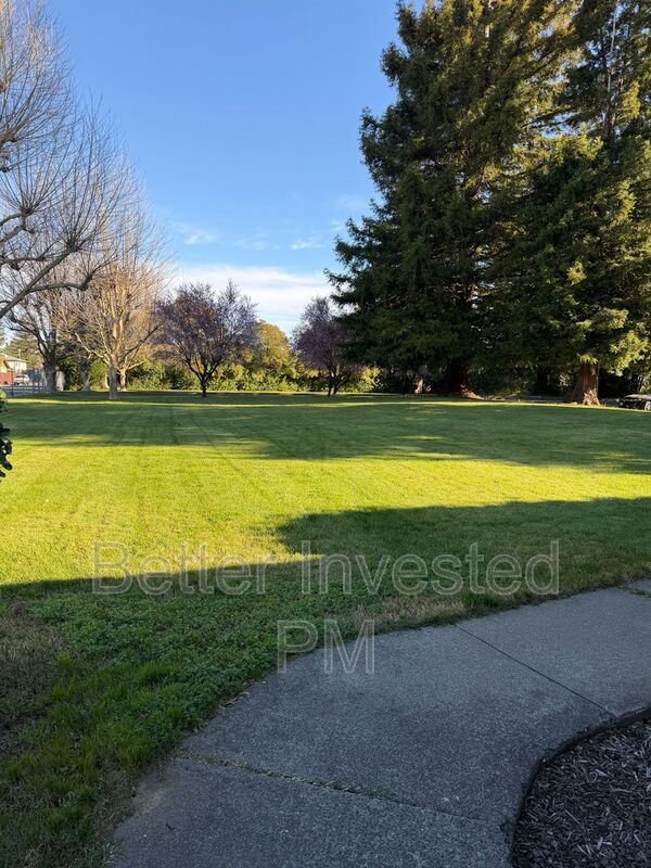 Building Photo - 966 Marlene St