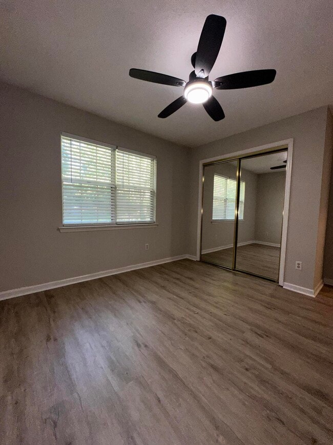 Building Photo - 517 Oak Chase Dr