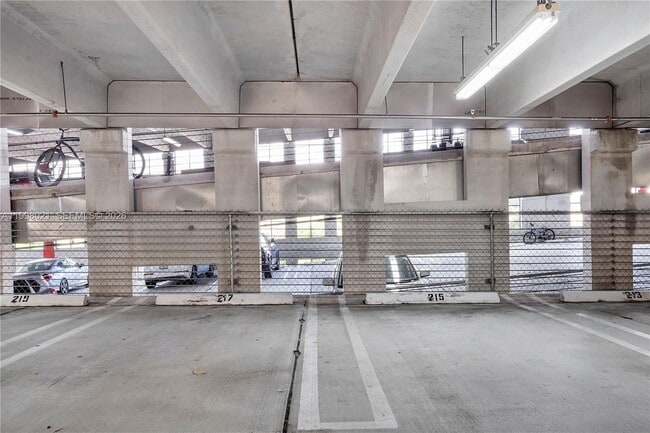 Building Photo - 3001 NE 185th St