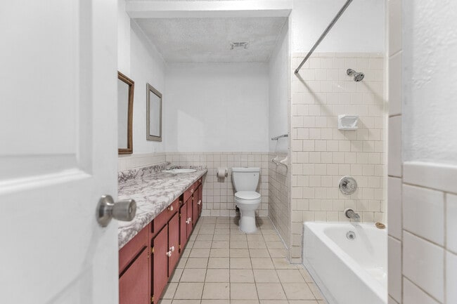 Building Photo - 5935 Highfield St