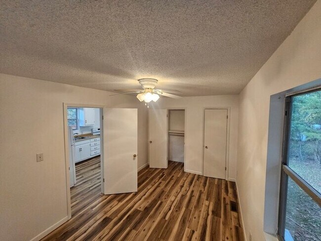 Building Photo - 2 Bedroom 2 Bathroom