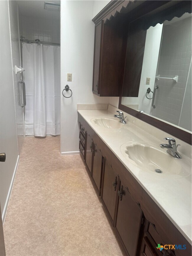 Building Photo - 6 Ramona Ln