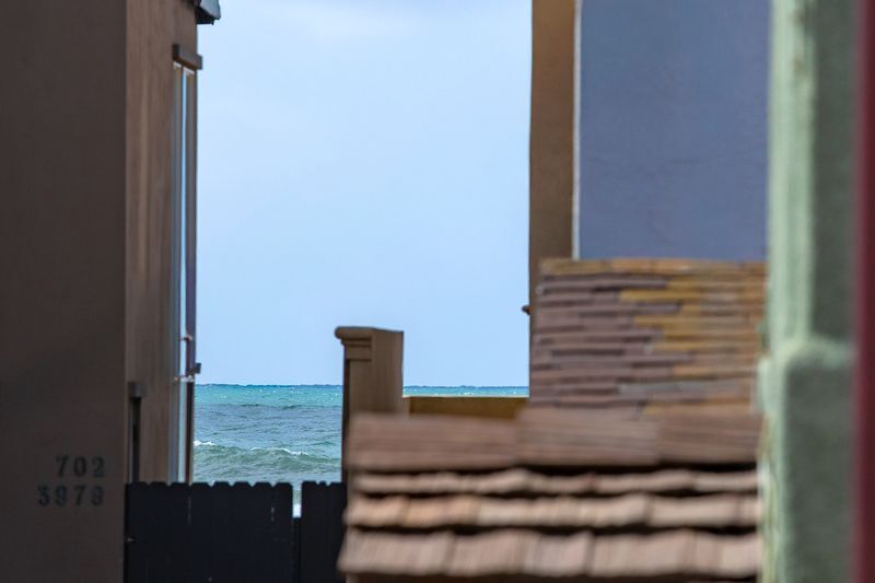 Building Photo - 731 Zanzibar Ct