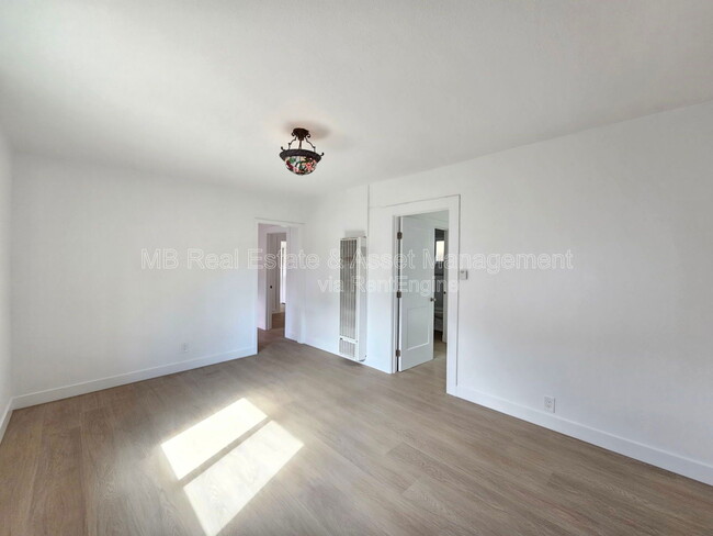 Building Photo - 635 4th St