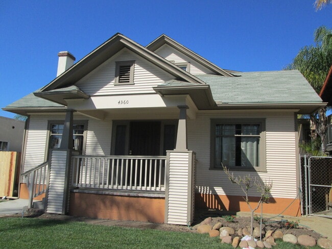 Building Photo - Large 4 Bedroom Craftsman Style Home in No...