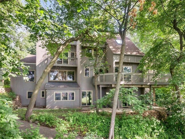 Primary Photo - 6301 Bayridge Rd