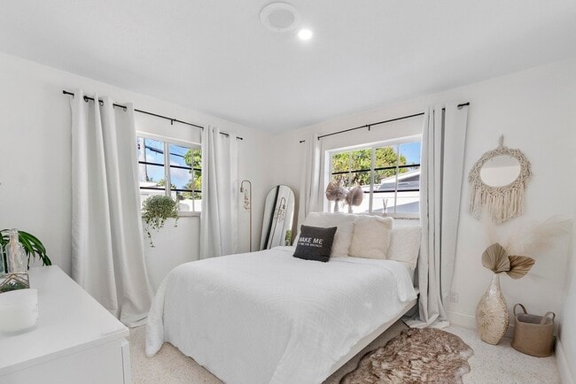 Building Photo - 101 SE 13th St