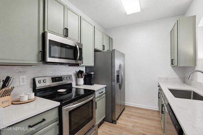 Building Photo - 7990 Baymeadows Rd