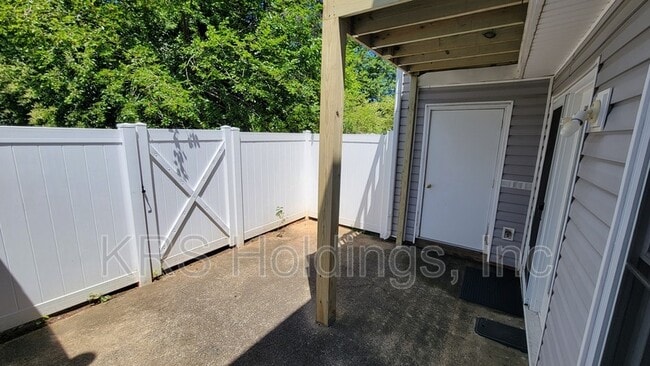 Building Photo - 5059 Avenida Del Sol Dr