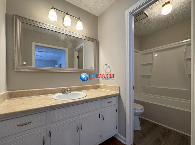 Building Photo - Nice townhouse on the SAME street as GSMST...