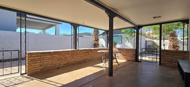 Building Photo - 154 N Hibbert