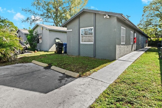 Building Photo - 1022 NW 6th Ave